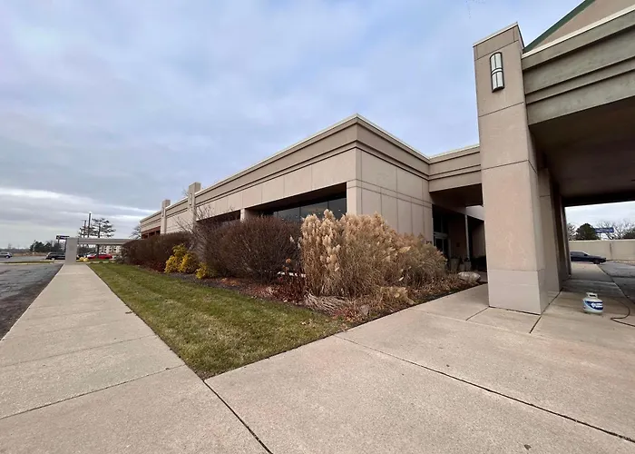Skyline Hotel Detroit Airport, Surestay Collection By Best Western Romulus